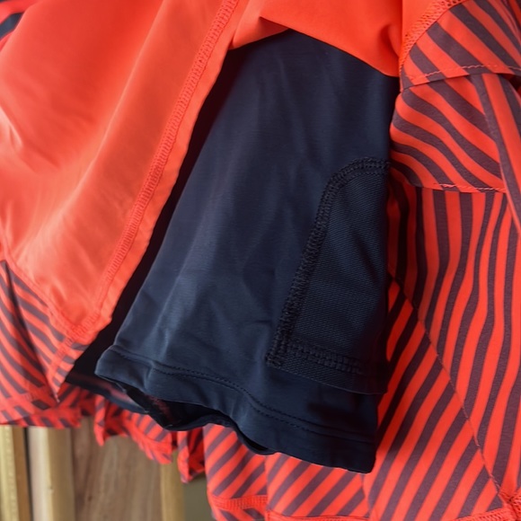 Lululemon Pace Setter Skirt. Bright orange and inkwell sea stripe. Size 2 - Picture 9 of 10